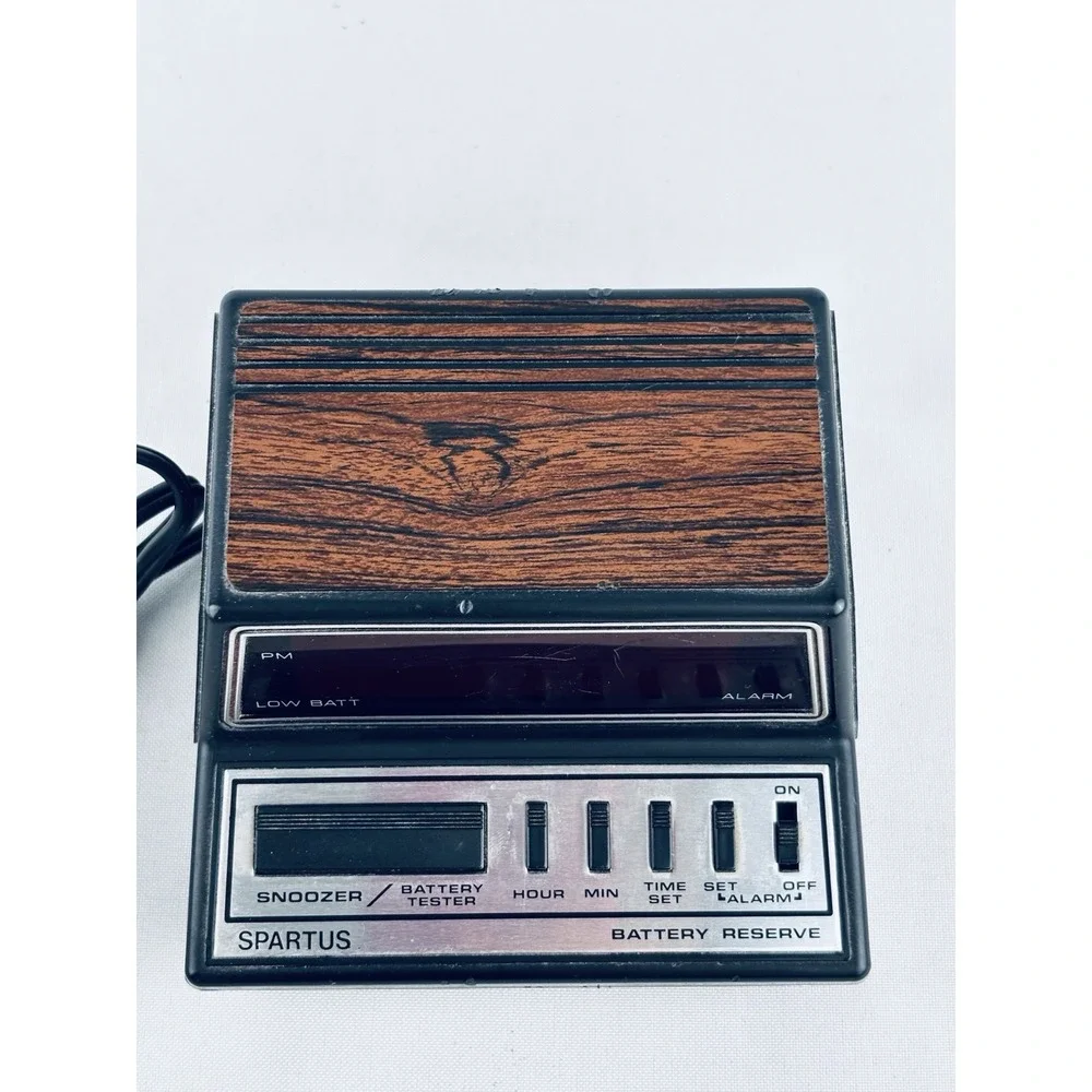 Vintage Spartus Digital Alarm Clock 1104 Battery Reserve Brown Wood Grain Tested